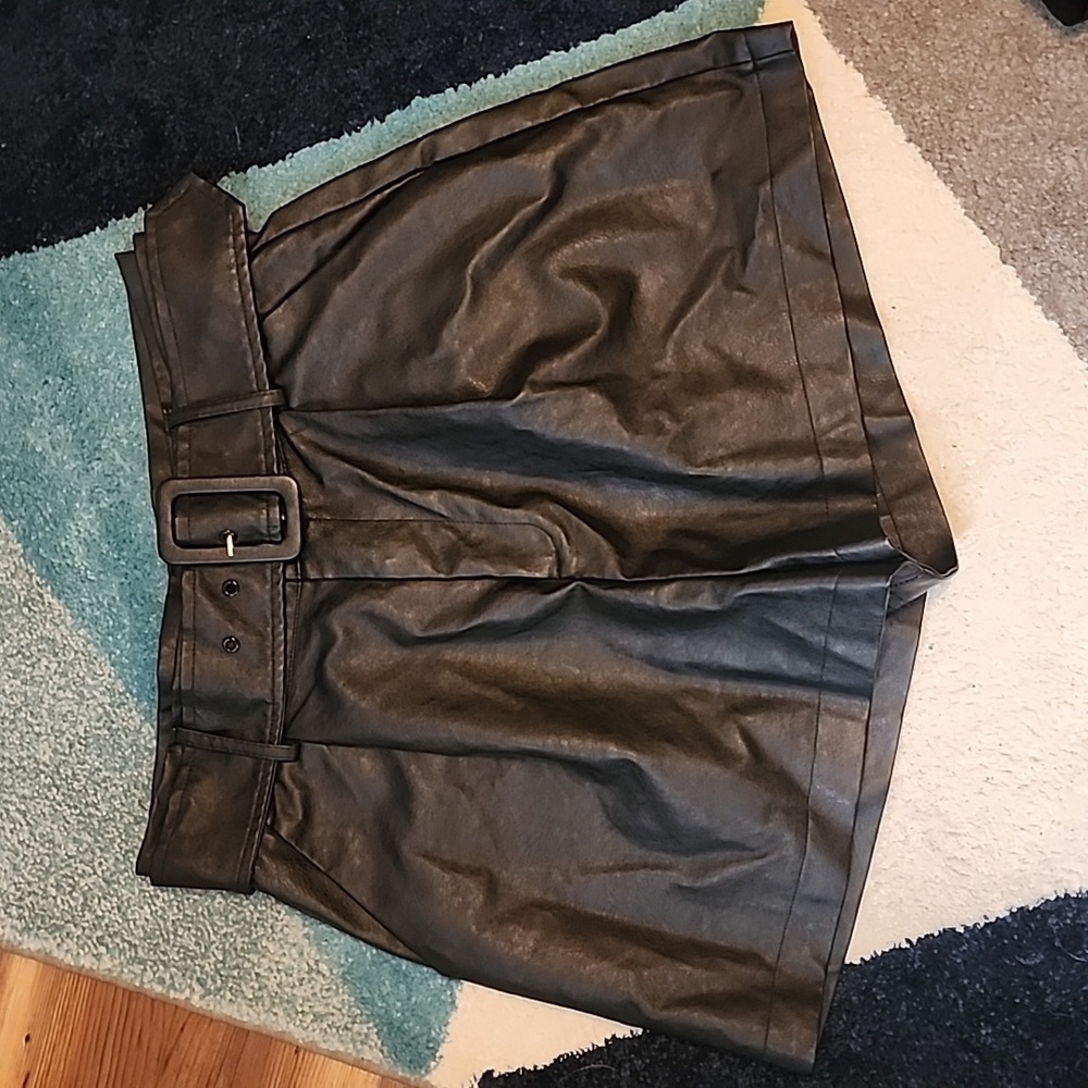 In The Style faux leather back dress shorts size 8
